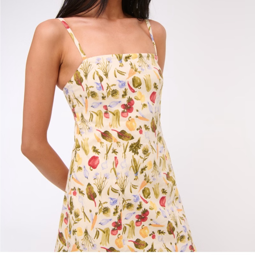 NWOT Abercrombie & Fitch Bra-Free Everyday Skort, Vegetable Print, LP